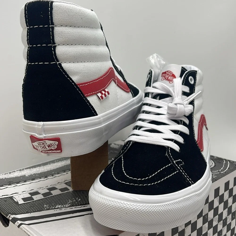 Vans Men’s Skate Sk8-Hi
Athletic Black/Red
VN0A5FCC458 Sneakers - Picture 9 of 16